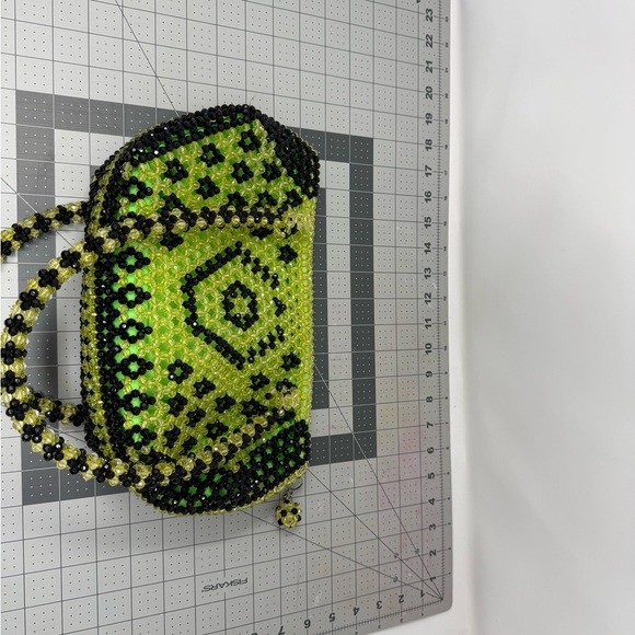 Green and Black Beaded Handbag (4at) - Picture 9 of 11